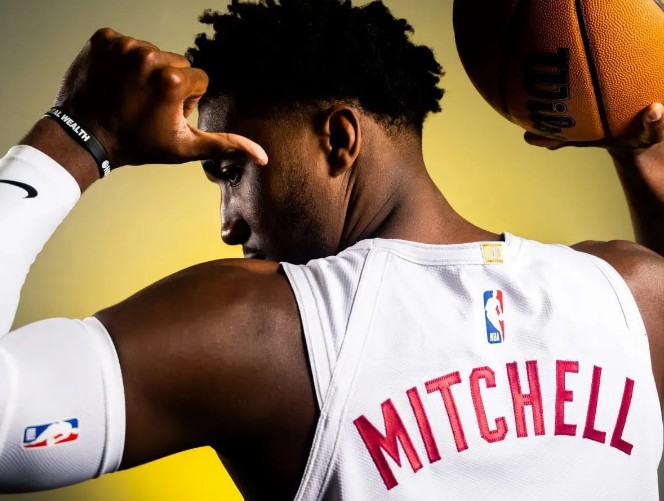 NBA常规赛：米切尔为何突然暴走？他是要迎来自己的第七年吗？