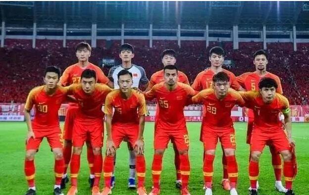 中国足球艰难多久了？