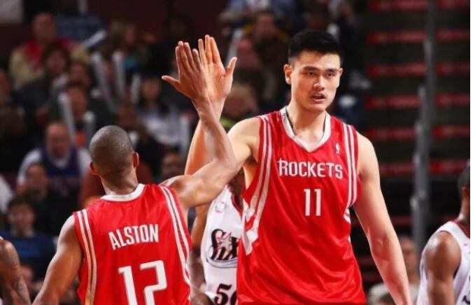 中国篮球运动员，打NBA分别赚了多少钱？