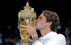 纳达尔捧起个人第13座法国网球公开赛男单冠军奖杯