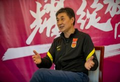 女超联赛的中国女足主帅贾秀全，表达了对外援前锋的担忧