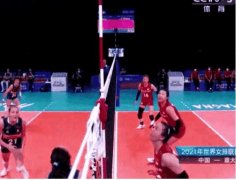 中国女排3-0横扫意大利女排，比赛中出现了这样一幕