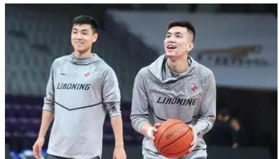 中国三人男篮出局，高诗岩再次被质疑。