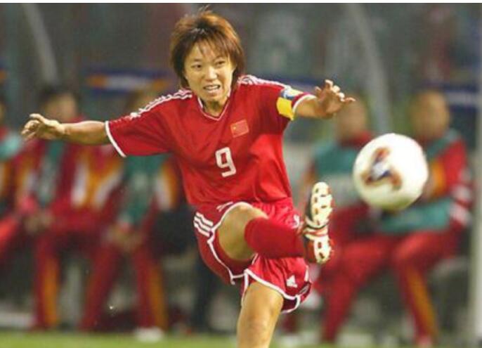 中国足球最高荣誉的获得者是女将孙雯