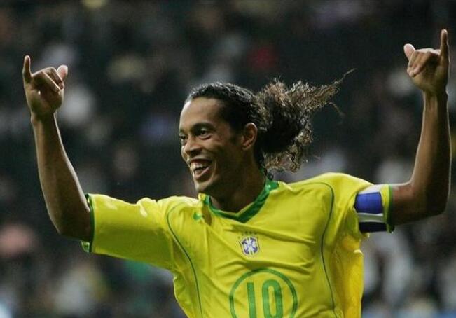为什么2010的巴西国家队拒绝了罗纳尔迪尼奥？