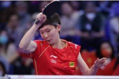 王曼昱以4-2击败孙颖莎，首次拿到世乒赛女单冠军。