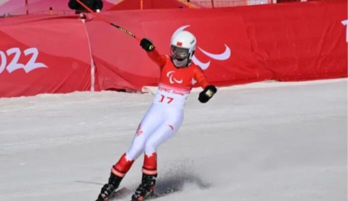 河北籍运动员郭雨洁在冬残奥运会力夺金牌！