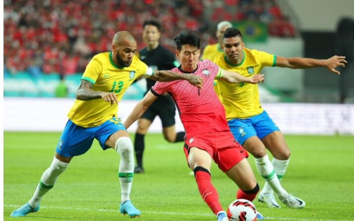 巴西队压根不屑和亚洲球队交手，典型的出工不出力