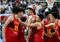 中国男篮14人大名单出炉：周琦领衔