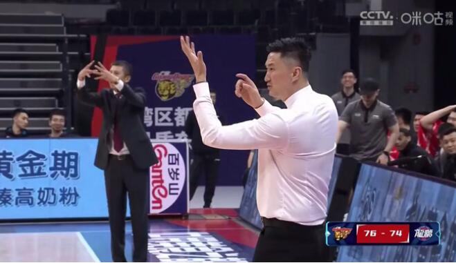 中国男篮主教练杜锋