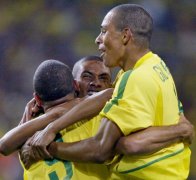 2002年韩日世界杯巴西夺冠，“3R”组合星光熠熠