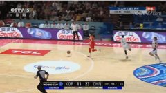 中国女篮的后卫李援是一个非常有争议的球员