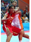 中国女篮主教练郑薇欠迪拉娜一个拥抱！（迪拉娜什么水平）
